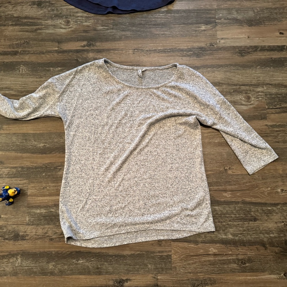 Quarter sleeve shirt